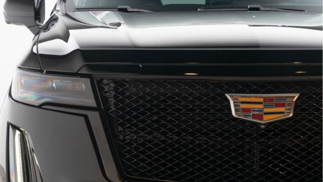 Cadillac Escalade 600 (24 Reg) 6.2 V8 Sport Platinum (8 Seat) Image 8