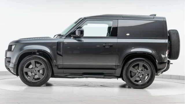 Land Rover Defender (25 Reg) 90 3.0 D350 X-Dynamic HSE Hard Top Commercial (3 Seat) (+VAT) Image 5