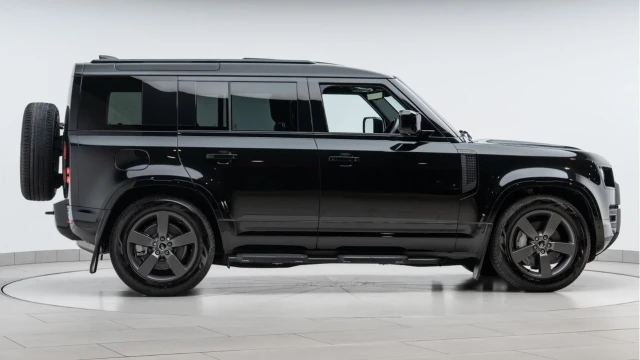 Land Rover Defender (25 Reg) 110 3.0 D350 X-Dynamic HSE (Black Pack) Image 5