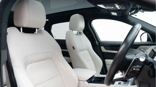 Jaguar F-pace (72 Reg) 2.0 D200 R-Dynamic Black AWD Image 3