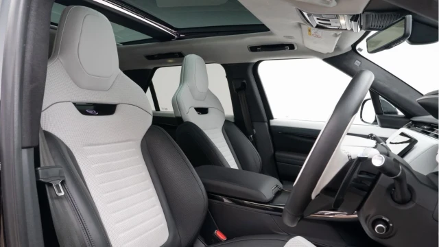 Land Rover Range Rover Sport (24 Reg) 4.4 V8 P635 SV Edition One Image 3