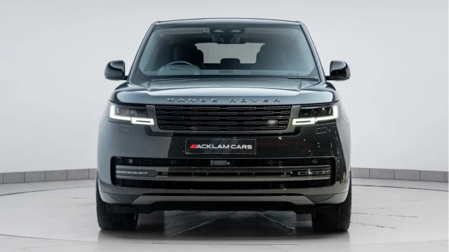 Land Rover Range Rover (72 Reg) 3.0 D300 HSE (Shadow Pack) Image 4