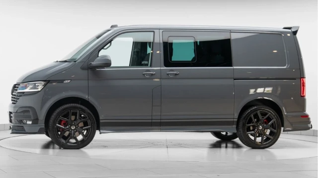 Volkswagen Transporter (24 Reg) 2.0TDI T32 Kombi Highline DSG (5 Seat) (Bespoke URBAN) (No VAT) Image 4