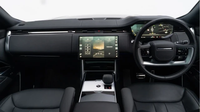 Land Rover Range Rover (74 Reg) 3.0 D350 HSE (Shadow Pack) Image 2