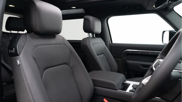Land Rover Defender (25 Reg) 90 3.0 D350 X-Dynamic HSE (Bespoke) Image 3