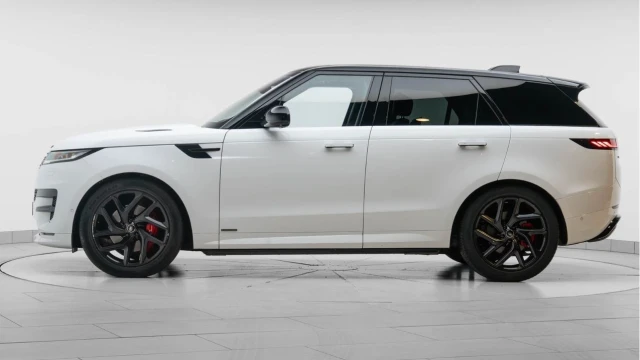 Land Rover Range Rover Sport (73 Reg) 3.0 D350 Autobiography (Black Pack) Image 4
