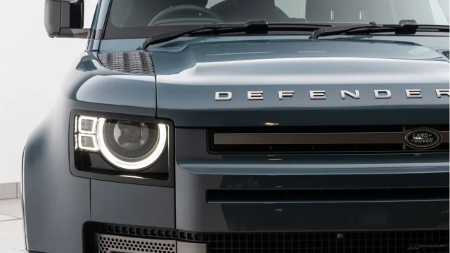 Land Rover Defender (23 Reg) 110 3.0 D250 X-Dynamic SE (7 Seat) Image 8