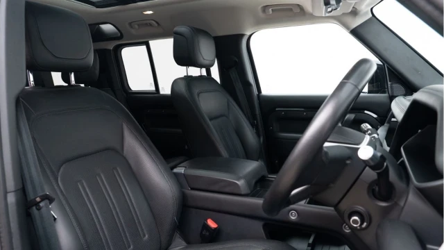 Land Rover Defender (70 Red) 110 2.0 D240 HSE (7 Seat) (URBAN) Image 3