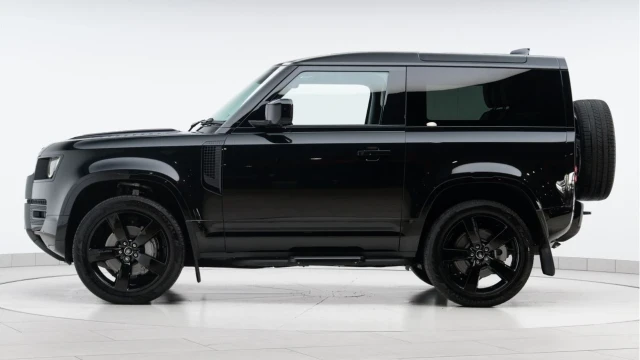 Land Rover Defender (25 Reg) 90 3.0 D350 X-Dynamic HSE (Black Pack) Image 4