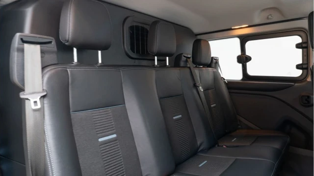 Ford Transit Custom (72 Reg) 320 2.0 Ecoblue Active (5 Seat) Image 4