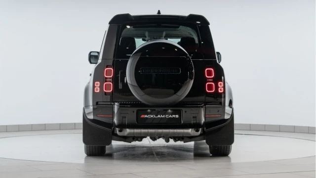 Land Rover Defender (74 Reg) 110 2.0 P400e XS Edition Hybrid (Black Pack) Image 4