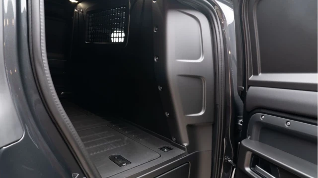 Land Rover Defender (25 Reg) 110 3.0 D350 X-Dynamic HSE Hard Top Commercial (3 Seat) (+VAT) Image 5