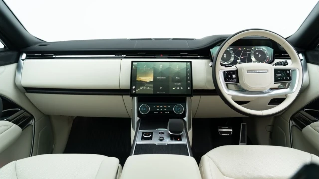 Land Rover Range Rover (72 Reg) 4.4 V8 P530 Autobiography Image 2