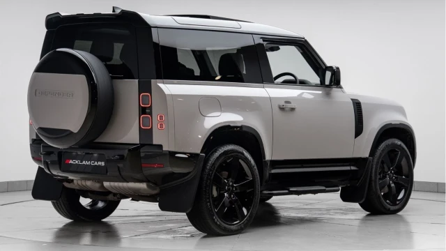 Land Rover Defender (75 Reg) 90 3.0 D250 X-Dynamic SE (Black Pack) Image 6