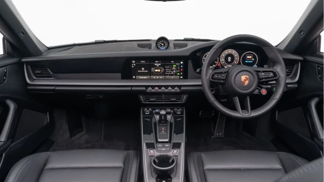 Porsche 911 (25 Reg) 3.0 Carrera PDK Convertible (992.2) Image 3
