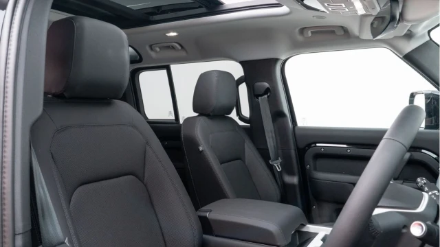 Land Rover Defender (25 Reg) 110 3.0 D350 S (7 Seat) Image 3