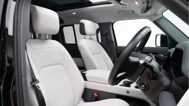 Land Rover Defender (74 Reg) 110 3.0 D350 X-Dynamic HSE (Black Pack) Image 3