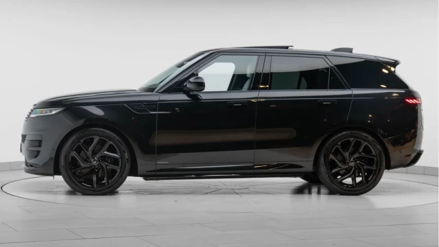 Land Rover Range Rover Sport (73 Reg) 3.0 D350 Autobiography (Black Pack) Image 4