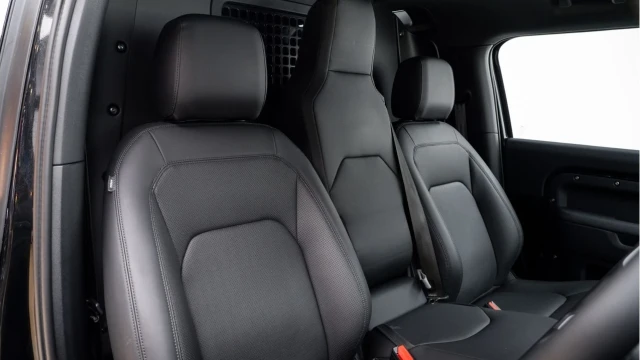 Land Rover Defender (25 Reg) 90 3.0 D250 X-Dynamic SE Hard Top Commercial (3 Seat) (+VAT) Image 3