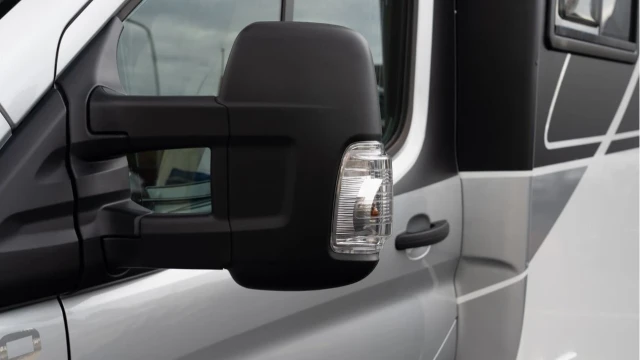 Benimar Tessoro (22 Reg) 2.0 T482 Auto (4 Berth) Image 6