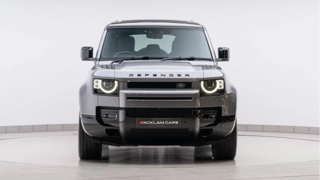 Land Rover Defender (73 Reg) 110 3.0 D300 X-Dynamic HSE (Black Pack) Image 6