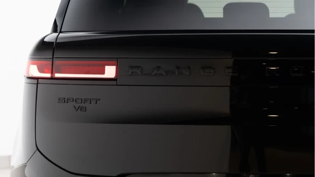 Land Rover Range Rover Sport (73 Reg) 4.4 V8 P530 First Edition (Black Pack) Image 8