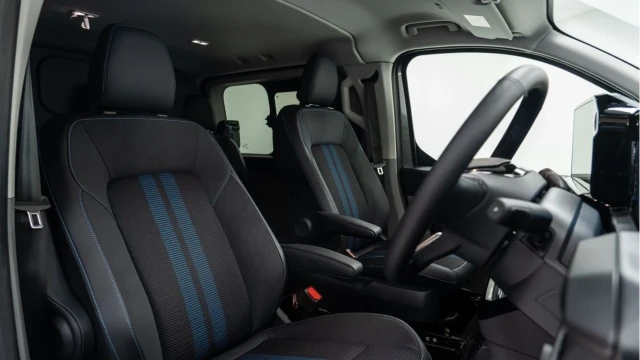 Ford Transit Custom Sport (74 Reg) 320 2.5 Duratec Plug In Hybrid (5 Seat) (+VAT) Image 3