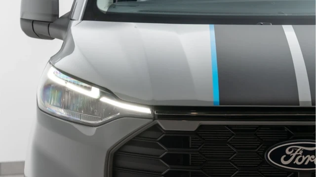 Ford Transit Custom (25 Reg) 320 Sport 2.0 Ecoblue LWB (5 Seat) (+VAT) Image 8