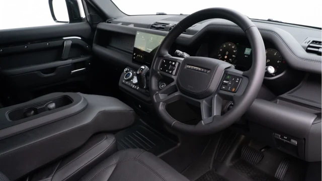 Land Rover Defender (25 Reg) 110 3.0 D250 X-Dynamic HSE Hard Top Commercial (3 Seat) (+VAT) Image 2