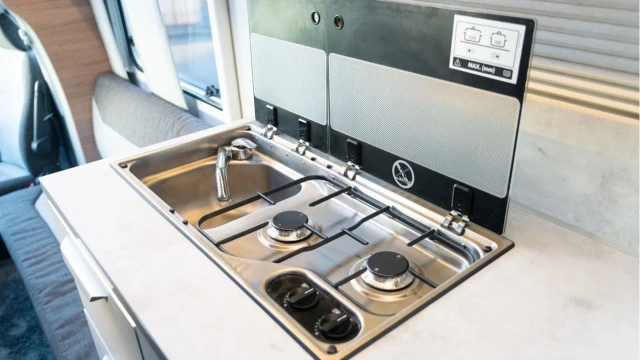 Knaus Tourer Van 500 LT Vansation (24 Reg) 2.0TDI DSG (2 Berth) Image 7