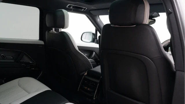 Land Rover Range Rover Sport (24 Reg) 3.0 D300 Dynamic SE (Black Pack) Image 6