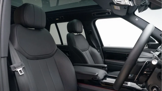 Land Rover Range Rover (74 Reg) 3.0 D300 SE (Shadow Pack) Image 3