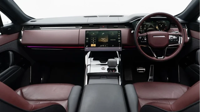 Land Rover Range Rover Sport (24 Reg) 3.0 D300 Dynamic SE (Bespoke) Image 2