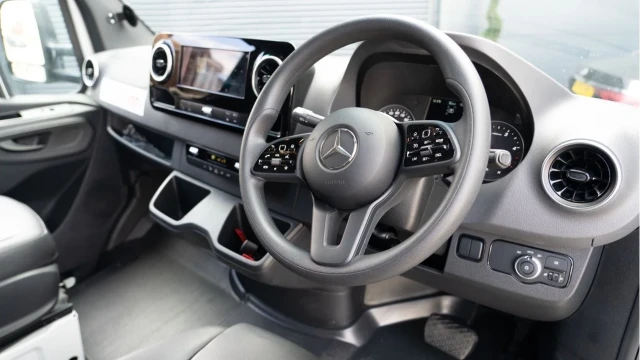 Mercedes-Benz Sprinter (22 Reg) 519 2.0CDI Progressive (Car Transporter) Image 8
