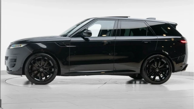 Land Rover Range Rover Sport (75 Reg) 4.4 V8 P530 Autobiography (Black Pack) Image 4
