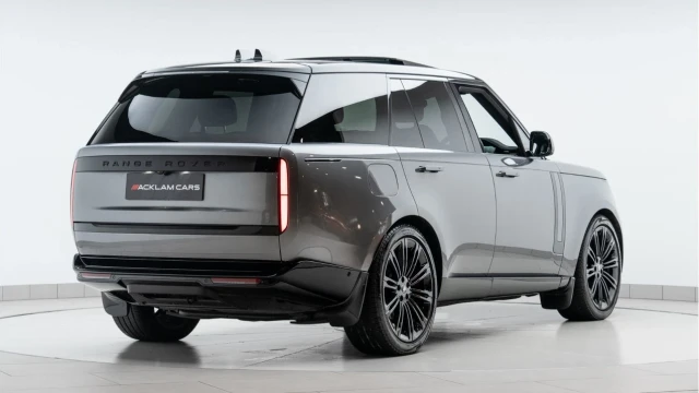 Land Rover Range Rover (24 Reg) 3.0 D300 SE (Shadow Pack) Image 5