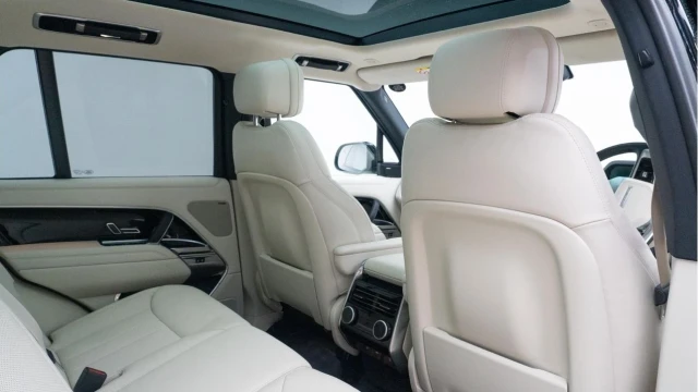 Land Rover Range Rover (23 Reg) 3.0 D300 SE (Shadow Pack) Image 8