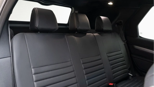 Land Rover Discovery (24 Reg) 3.0 D300 Dynamic HSE Hard Top (URBAN 5 Seat) (No VAT) Image 4