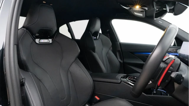 BMW M5 (74 Reg) 4.4 V8 Hybrid (M Carbon) Image 3