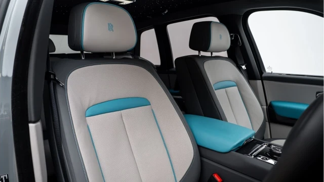 Rolls-Royce Cullinan (74 Reg) 6.7 V12 Black Badge Series II Image 3