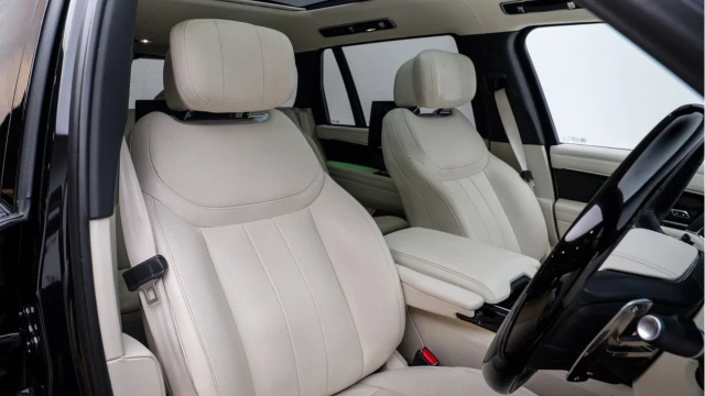 Land Rover Range Rover (74 Reg) 3.0 D350 Autobiography LWB (7 Seat) Image 3