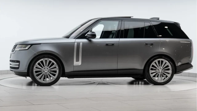 Land Rover Range Rover (72 Reg) 3.0 D350 Autobiography Image 4