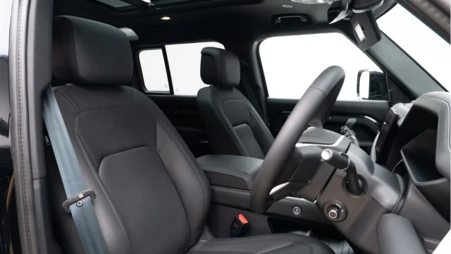 Land Rover Defender (25 Reg) 110 3.0 D350 X-Dynamic HSE (7 Seat) (Bespoke) Image 3