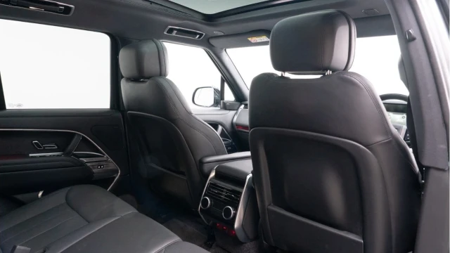 Land Rover Range Rover (74 Reg) 3.0 D350 SE Image 6