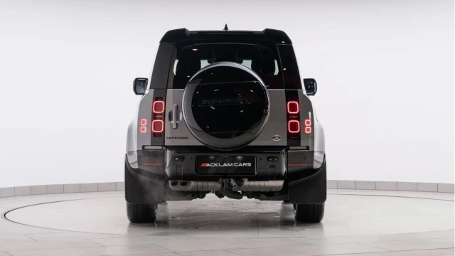 Land Rover Defender (23 Reg) 90 3.0 D250 X-Dynamic SE (Black Pack) Image 4