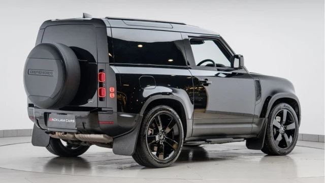 Land Rover Defender (23 Reg) 90 3.0 D250 SE Hard Top Commercial (+VAT) Image 5