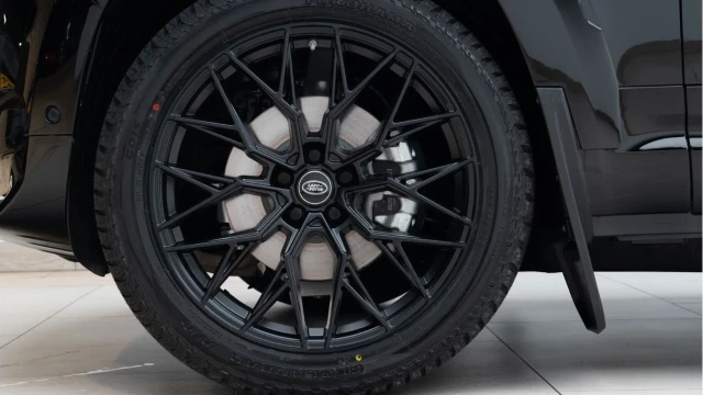 Land Rover Defender (25 Reg) 90 3.0 D250 X-Dynamic SE Hard Top (3 Seat) (Bespoke) (+VAT) Image 6