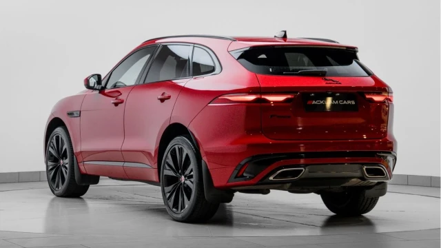 Jaguar F-pace (23 Reg) 3.0 D300 R-Dynamic SE (Black Pack) Image 6