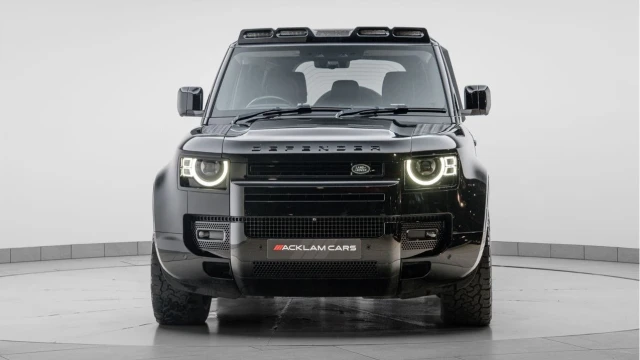 Land Rover Defender (22 Reg) 110 3.0 D250 XS Edition (Black Pack) Image 4