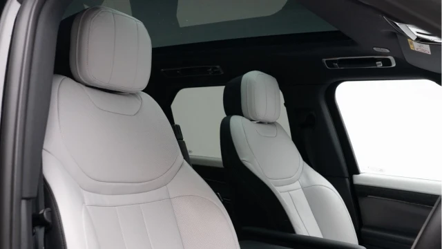 Land Rover Range Rover Sport (25 Reg) 3.0 D300 Dynamic SE (Black Pack) Image 3